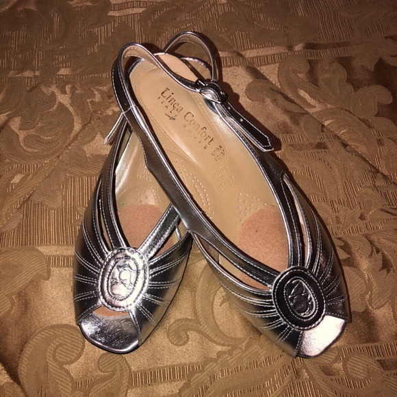 Silver leather sandals. - Picture 6 of 16
